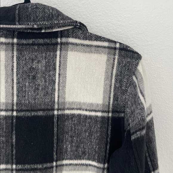 Women’s Shacket - Picture 7 of 8